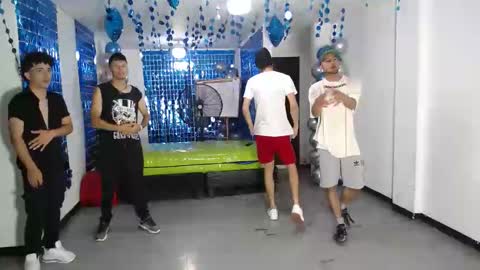 Snapshot of icevermilk chatting on 11, 2, 2025 THOMAS AND DAMIAND online show from 11, 2, 2025