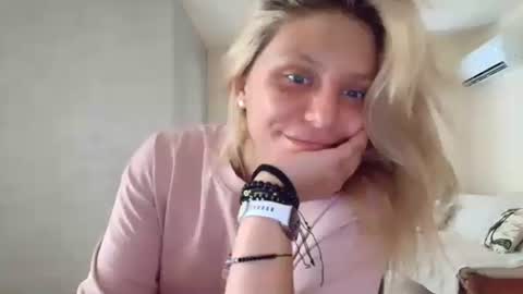 Snapshot of idontlikeguccibelts chatting on 17, 7, 2026 Little Flower online show from 17, 7, 2026
