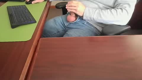 Snapshot of ifuk1stdate chatting on 9, 12, 2024 Hung office Stud online show from 9, 12, 2024