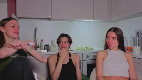 Julia and Mira online show from 27, 11, 2025