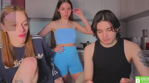 Julia and Mira online show from 16, 4, 2026