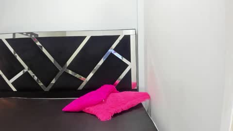 Snapshot of iisabella_noa chatting on 17, 9, 2025 Isabella online show from 17, 9, 2025