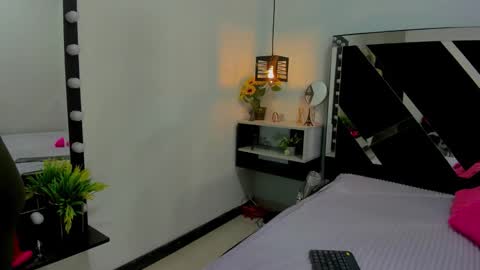 Snapshot of iisabella_noa chatting on 24, 9, 2025 Isabella online show from 24, 9, 2025