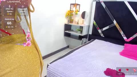 Snapshot of iisabella_noa chatting on 8, 10, 2025 Isabella online show from 8, 10, 2025