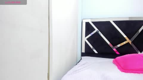 Snapshot of iisabella_noa chatting on 27, 10, 2025 Isabella online show from 27, 10, 2025