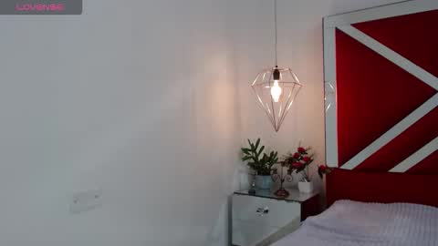 Snapshot of iisabella_noa chatting on 7, 11, 2025 Isabella online show from 7, 11, 2025