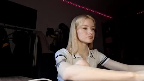 Snapshot of ilianamessersmith chatting on 7, 2, 2026 ShyLuna online show from 7, 2, 2026