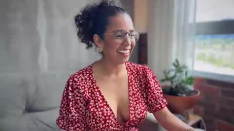 Snapshot of illaroom chatting on 9, 10, 2025 Kloe online show from 9, 10, 2025