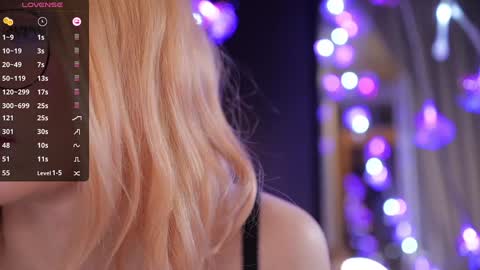 Snapshot of illegaldream chatting on 18, 12, 2025 Lindsey and Candice online show from 18, 12, 2025