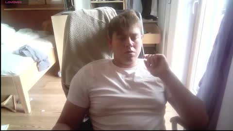 iloveyoutoo2000 online show from 22, 10, 2025