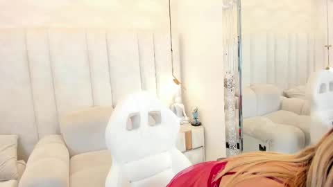 Mailyn Jung online show from 26, 3, 2026