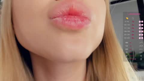 Snapshot of im_not_shy chatting on 24, 12, 2024 Katrina online show from 24, 12, 2024