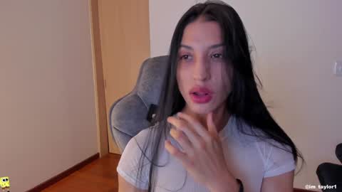 Snapshot of im_taylor chatting on 17, 12, 2024 TAYLOR online show from 17, 12, 2024