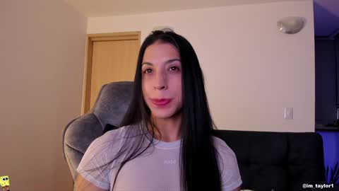 Snapshot of im_taylor chatting on 16, 1, 2025 TAYLOR online show from 16, 1, 2025