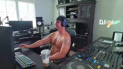 DJ Azra online show from 9, 6, 2026