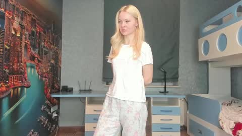 Snapshot of incredible__shell_ chatting on 4, 4, 2026 Masha online show from 4, 4, 2026