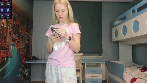 Snapshot of incredible__shell_ chatting on 15, 5, 2026 Masha online show from 15, 5, 2026