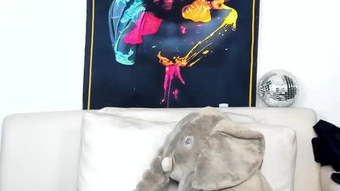 Snapshot of independent_project chatting on 23, 12, 2025 Jacobo online show from 23, 12, 2025