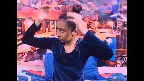 indiansexybutt4u2luv online show from 2, 4, 2026