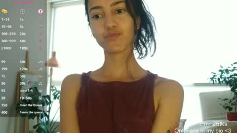 Snapshot of innocentlatiina chatting on 4, 5, 2026 Laroa online show from 4, 5, 2026