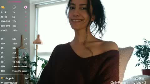 Snapshot of innocentlatiina chatting on 14, 5, 2026 Laroa online show from 14, 5, 2026