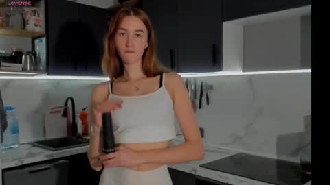 Snapshot of internetsexplorer chatting on 3, 12, 2025 Bernadette Join online show from 3, 12, 2025