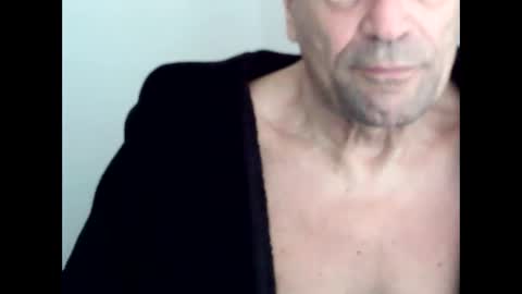 Snapshot of invested2022 chatting on 8, 11, 2025 Invested online show from 8, 11, 2025