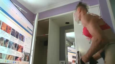 Snapshot of inxs2much chatting on 2, 2, 2025 inxs2much online show from 2, 2, 2025