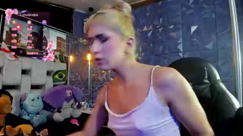 Isabella online show from 8, 7, 2026