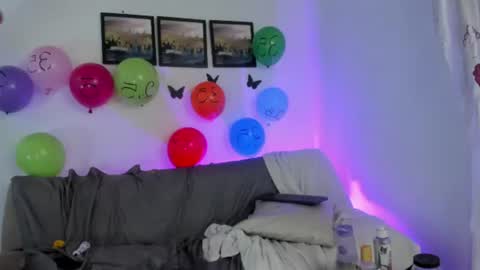 isa__sweet_ online show from 18, 6, 2026