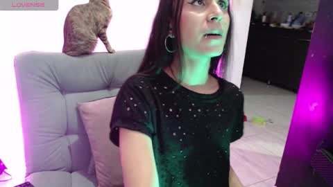 Isabella Hall online show from 19, 2, 2026