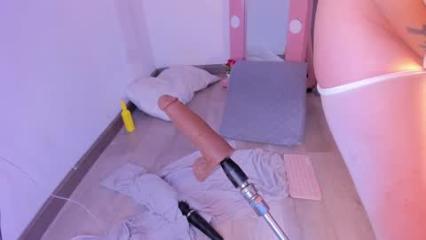 Snapshot of isa_redhair_ chatting on 18, 1, 2025 ....  Connection time 900 pm to 500 amRest days Wednesday and Saturday online show from 18, 1, 2025