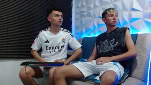 Snapshot of isaac_tan chatting on 12, 10, 2025 Isaac tan online show from 12, 10, 2025