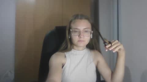 isabel_loveee online show from 17, 9, 2025