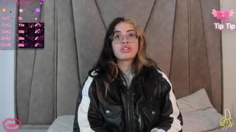 Snapshot of isabela_colins chatting on 15, 11, 2025 isabela Collins online show from 15, 11, 2025