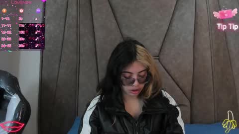 Snapshot of isabela_colins chatting on 18, 11, 2025 isabela Collins online show from 18, 11, 2025