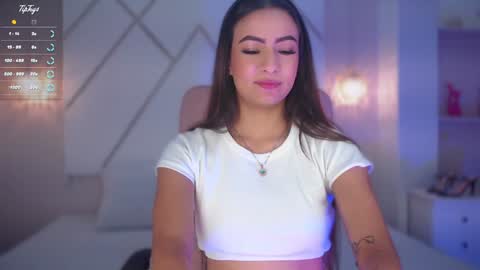 Snapshot of isabella__shine chatting on 4, 2, 2025 Isa online show from 4, 2, 2025