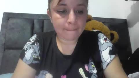 isabellaa_hills_ online show from 2, 6, 2026