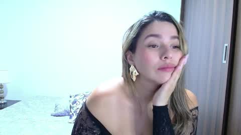 isabellaa_smith03 online show from 23, 5, 2026