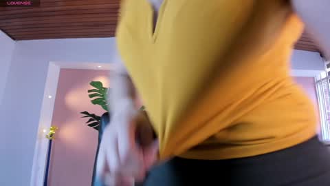 Snapshot of isabellaajoness chatting on 3, 2, 2025 Isabella Everyday From 0530 to 1430 Col Time online show from 3, 2, 2025