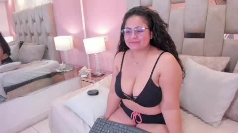 Isabella  online show from 30, 4, 2026