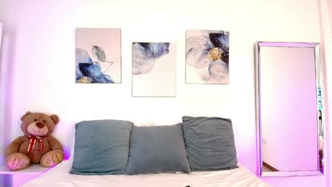 Isabella  online show from 10, 4, 2026