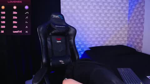 Isabella Mout  online show from 22, 2, 2025