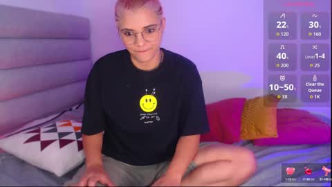 Isabella Mout  online show from 8, 9, 2025