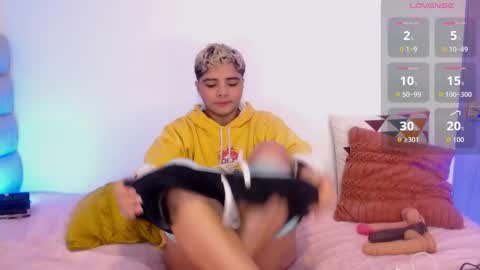 Isabella Mout  online show from 12, 1, 2026