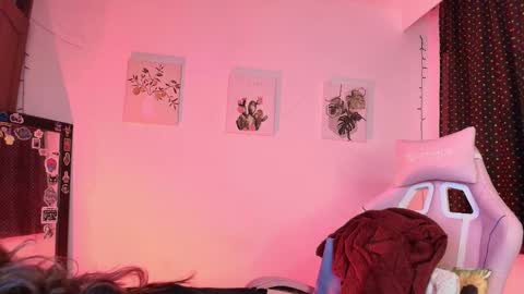 Isabella Ferrer online show from 4, 12, 2025