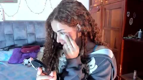 Isabela  online show from 16, 12, 2025