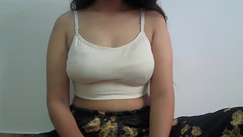 ishika_singh_ online show from 7, 8, 2026