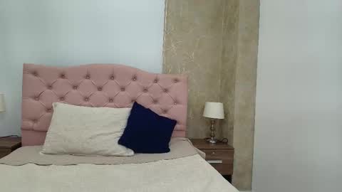 Isis Choi online show from 22, 12, 2025