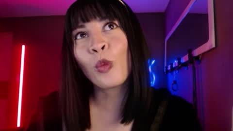 Snapshot of isis_diosa chatting on 7, 11, 2025 Ana Maria online show from 7, 11, 2025